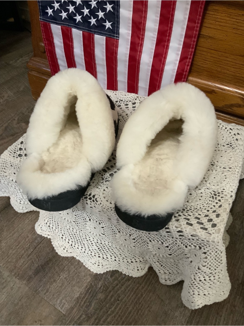 Cozy Cow-Print Faux Fur Lined Women's Slippers - Black & White - Picture 4 of 4
